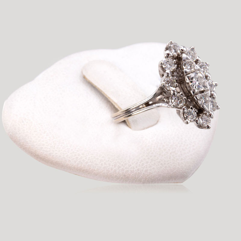 31300540-bague-marquise-diamants-sur-or-blanc