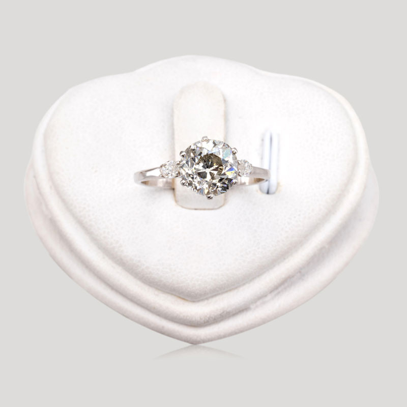 31300562-bague-solitaire-accompagne-diamant-or-blanc