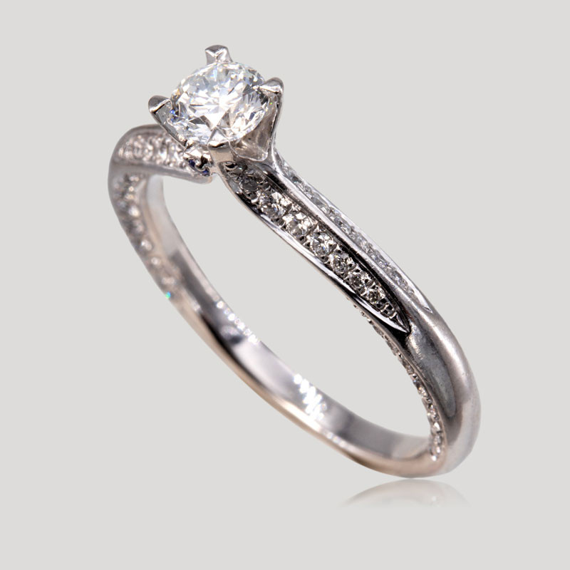 31800131-bague-platine-diamants