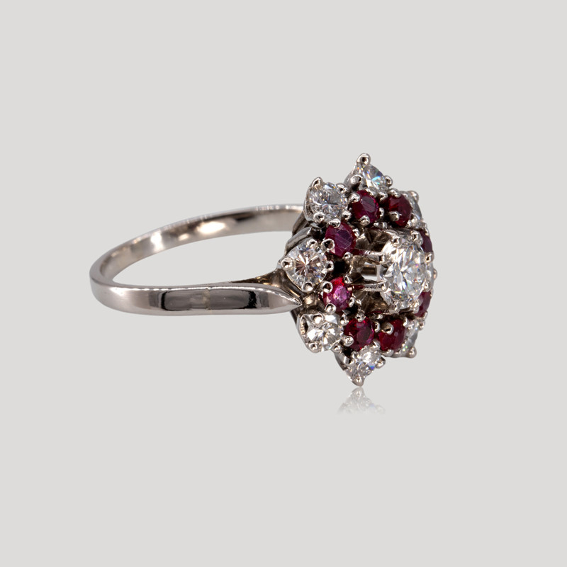 32700404-bague-diamant-central-et-rubis-img-3319