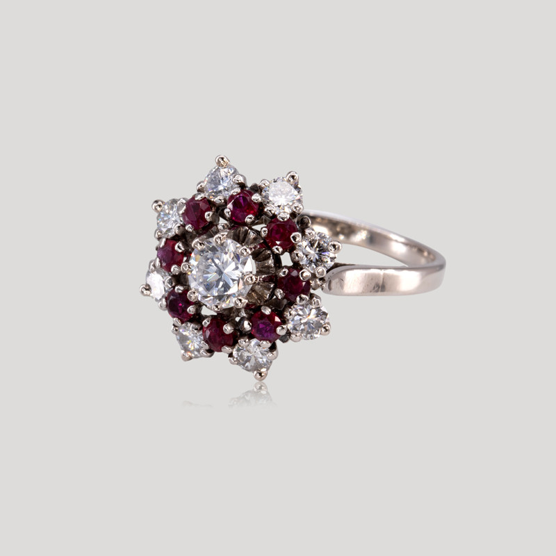 32700404-bague-diamant-central-et-rubis-img-3321jpg