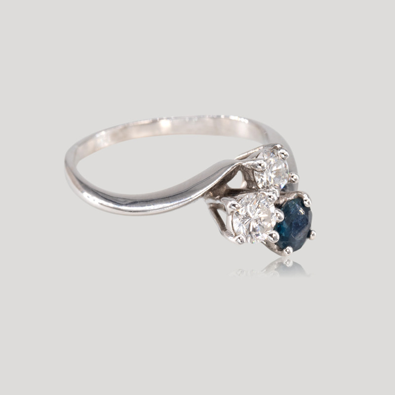 32700453-bague-trio-saphir-et-diamants-img3255