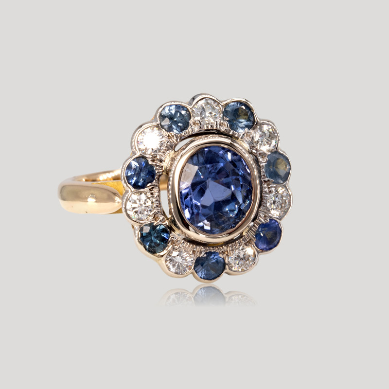 32700463-bague-saphir-ovale-diamants